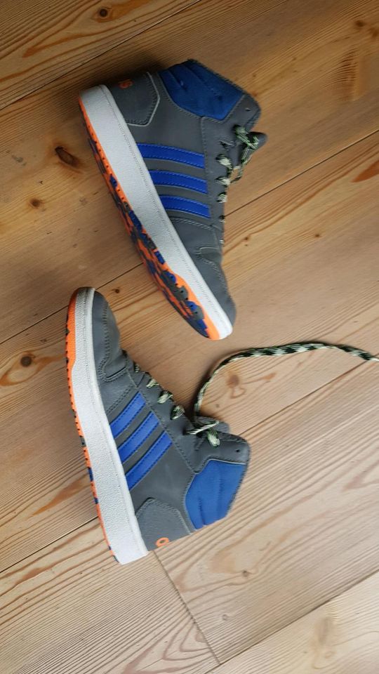 Addidas Stiefel Gr 36 Jungen in Hepberg