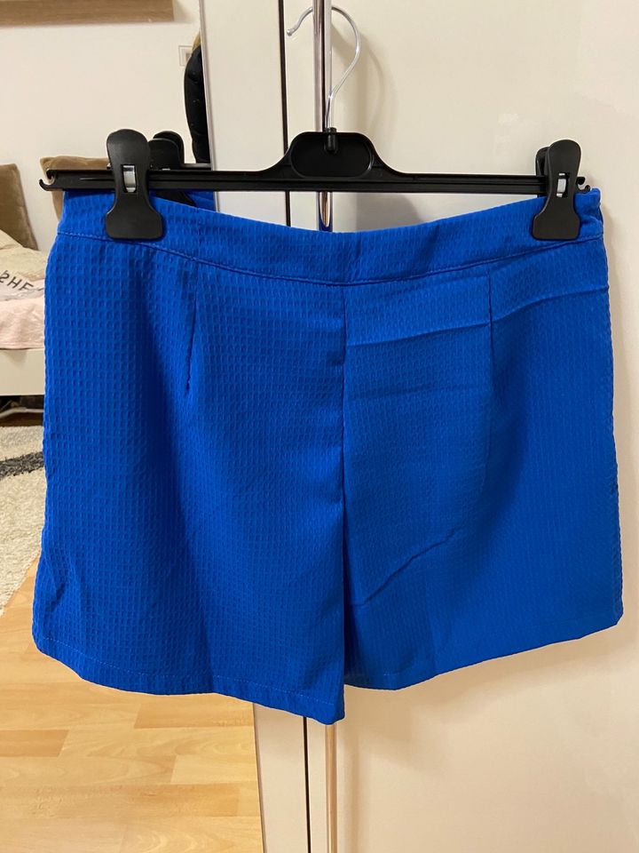 Shorts in blau Größe L 40/42 in Griesstätt