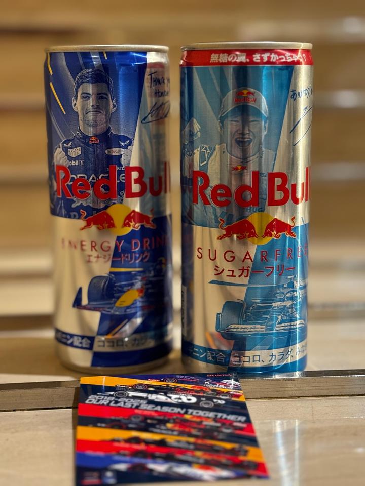 F1 Rarität aus Japan – Red Bull Dosen + Jubiläumssticker in F1 Rarität aus Japan – Red Bull Dosen + Jubiläumssticker in
