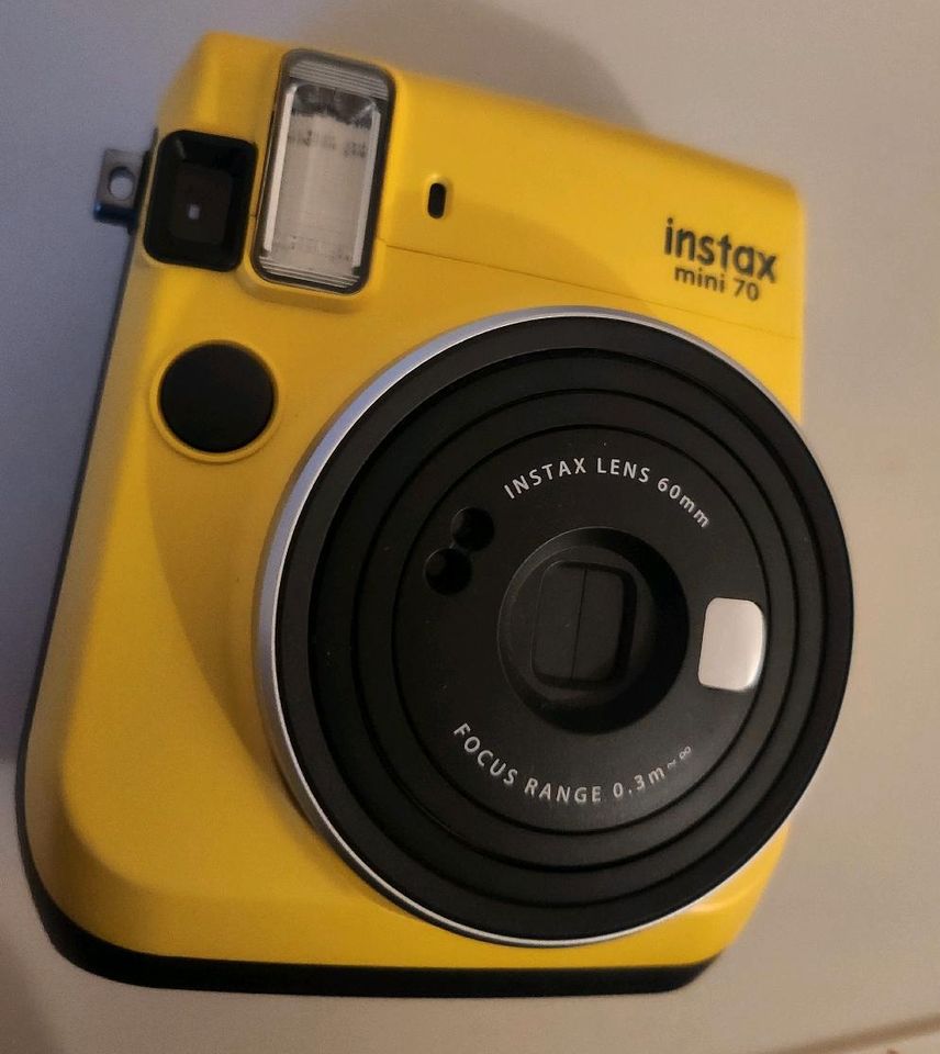 Fujifilm Instax Mini 70 Sofortbildkamera canary yellow in Bonn