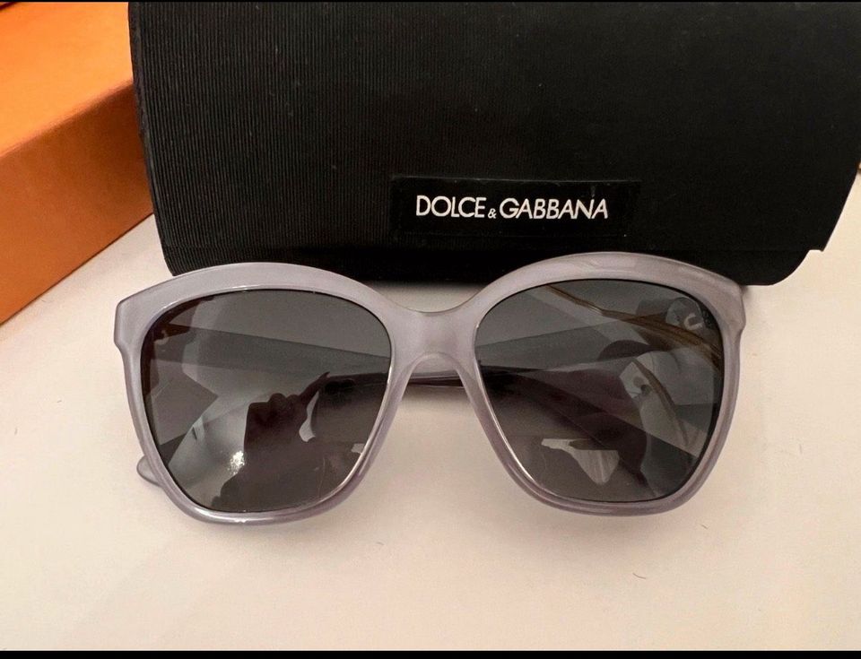 Dolce & Gabbana D&G Sonnenbrille grau Silber Gold in Troisdorf