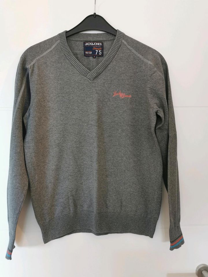 Herren Pulli Gr M in Fernwald