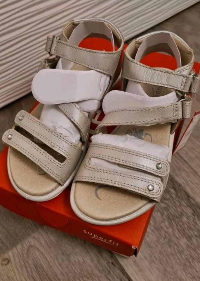 2 x Superfit Maya Sandalen Sommer Silber NEU ovp Etikett Gr. 26 in Berlin