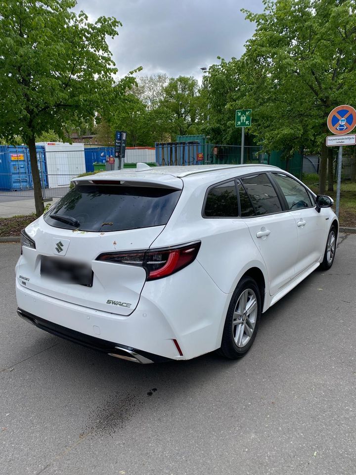 Toyota corolla, Auris, Prius Plus, Suzuki Swace Taxi mietwagen in Berlin