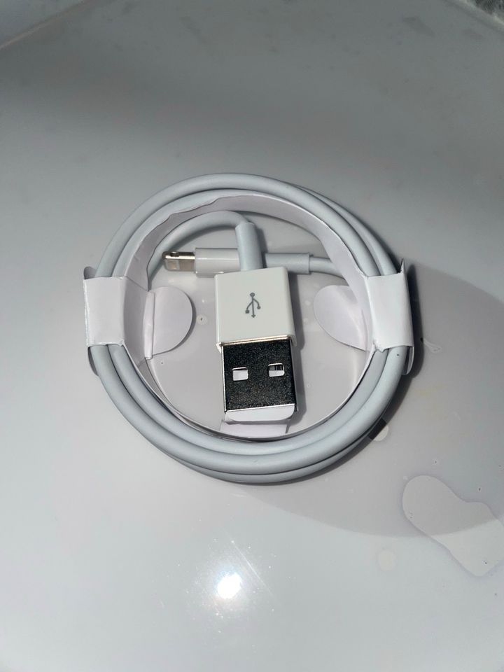 iPhone Ladekabel (1m) USB zu Lightning NEU! in Aachen
