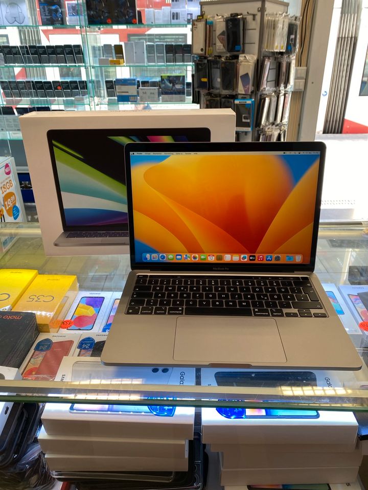 Apple MacBook Pro 2022 M2 *WIE NEU 100% Batteriezustand* in Mannheim
