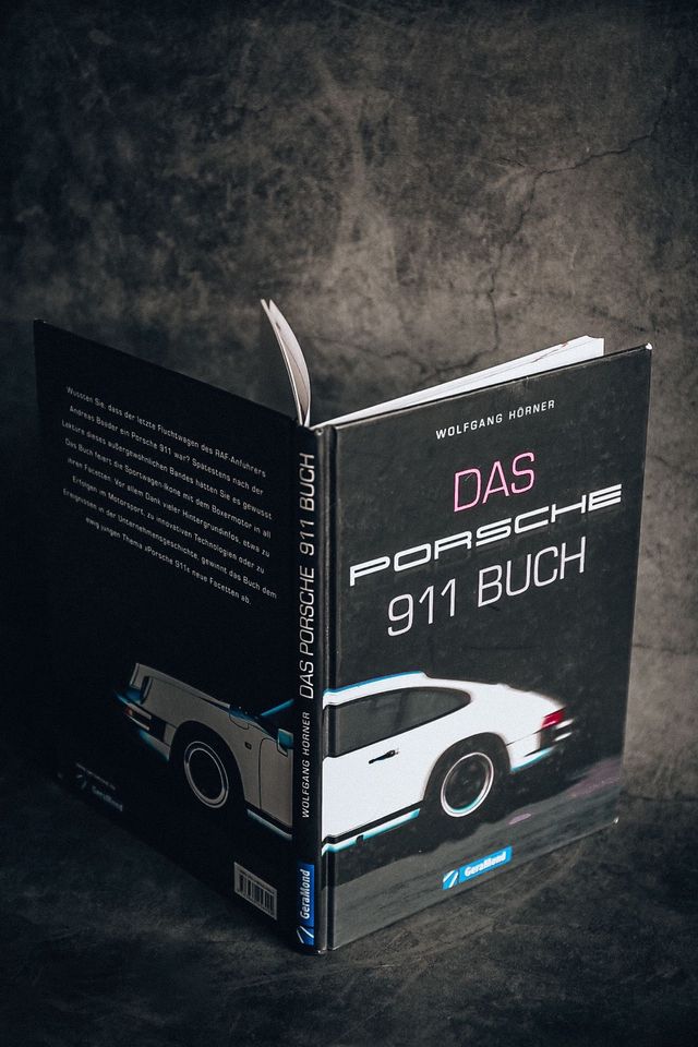Diverse Porsche Bücher & Prospekte in Stockach