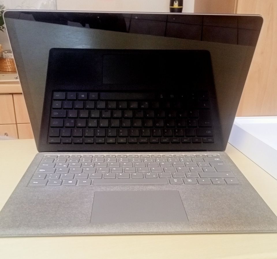 Microsoft Surface Laptop2, Windows10 Professional, Platinum Grau in Eppelheim