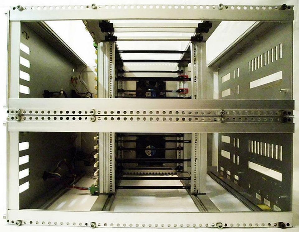 2x 19 ZOLL MONTAGERAHMEN 12V-Lüfter klappbare Rück., Netzanschluß in Hohenahr