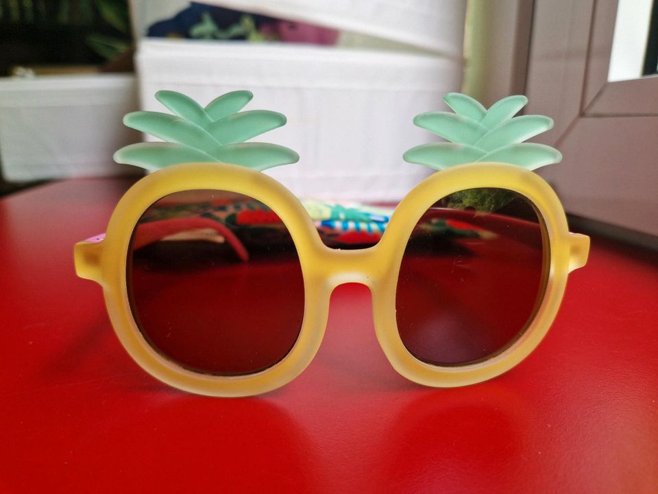 Mini Boden Sonnenbrille Ananas in Bremen