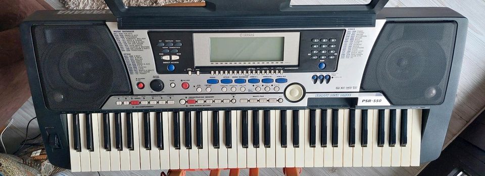 Keyboard Yamaha PSR-550 in Olpe