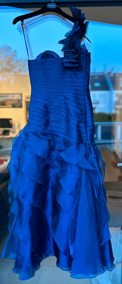 Elegantes Abendkleid in Größe 38 in dunkelblau zu verkaufen! in Wesseling