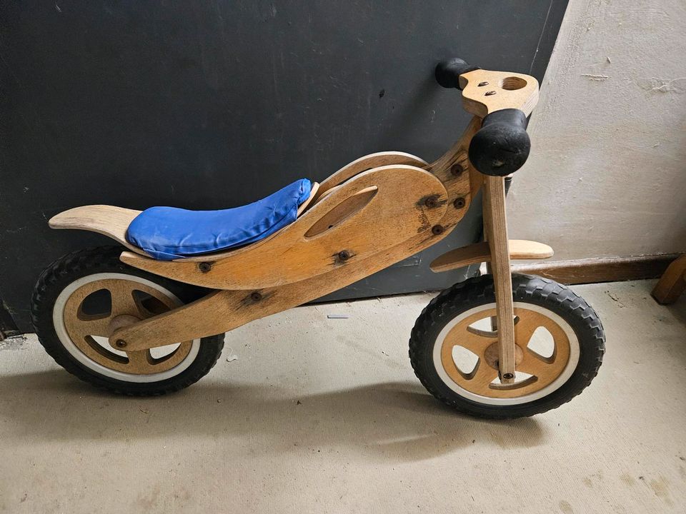 Laufrad aus Holz in Hohenhameln