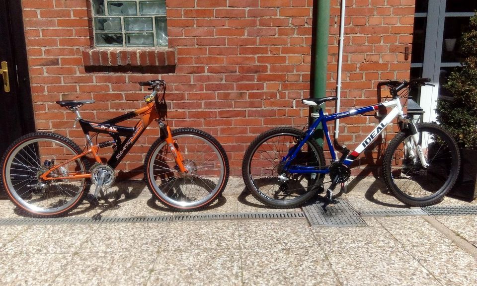 2x Mountainbike 26 Zoll 1x schwarz-orange 1x weiß-blau in Stadthagen
