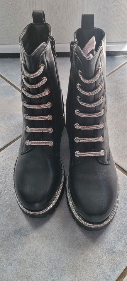 Nagelneue schicke Stiefel Boots schwarz in Frechen