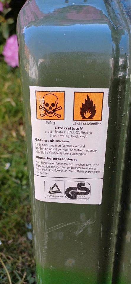 Benzinkanister 20 Liter aus Metall in Hamburg