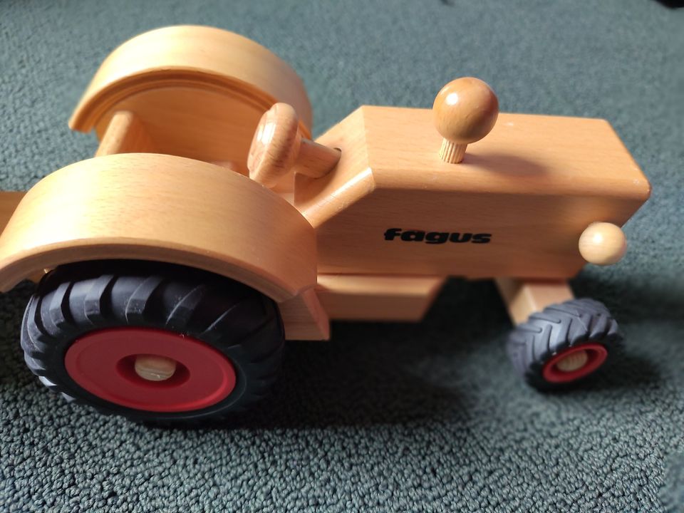 Fagus Traktor mit Zugmaschine Montessori in Witten