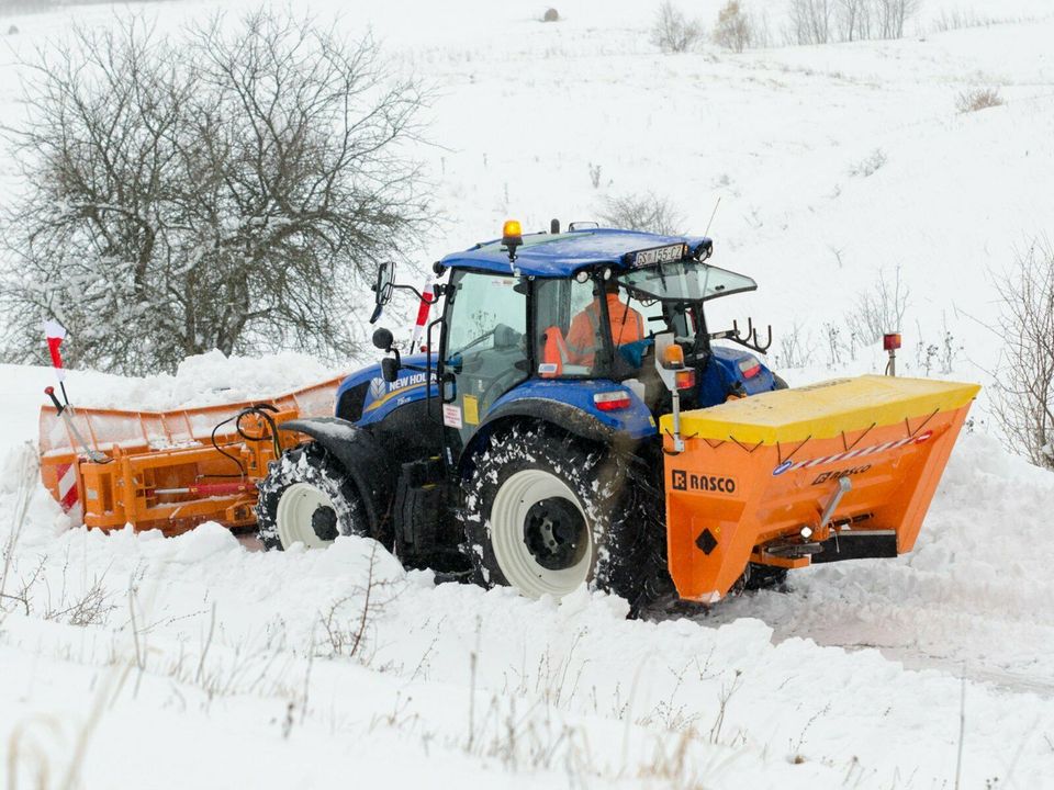 Winterdienst RASCO Schneepflüge und Salzstreuer in Schmallenberg