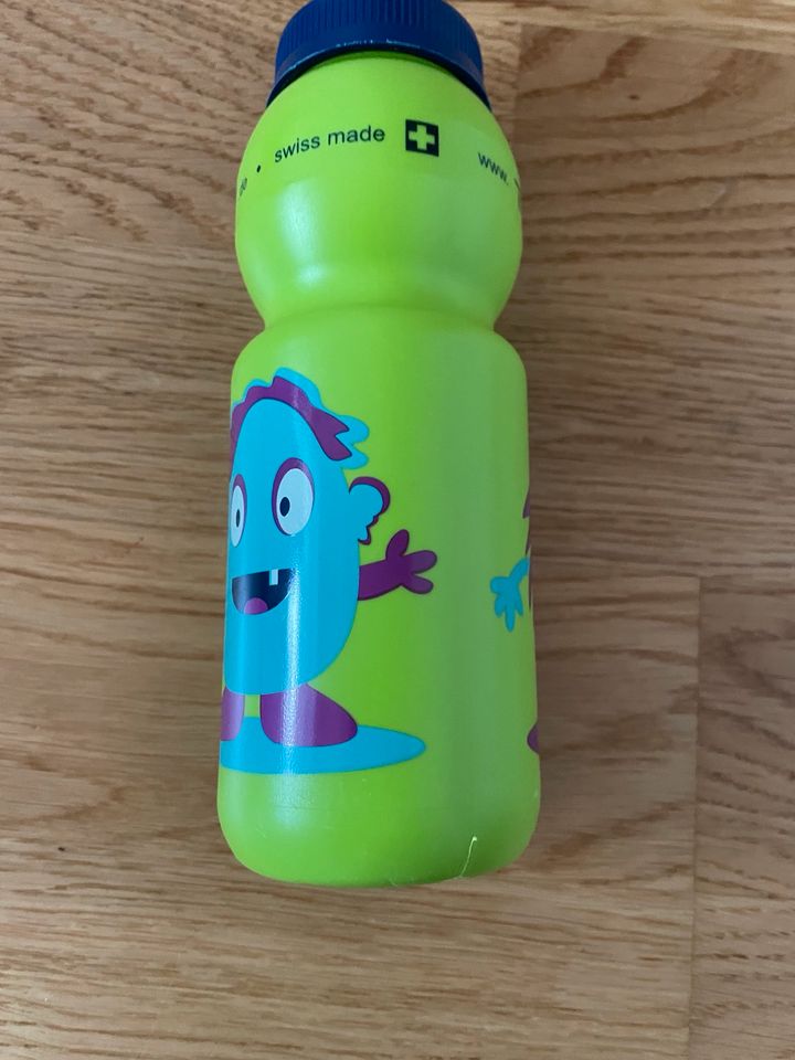 Hochwertige schöne Fizzii Trinkflasche grün mit Monstermotiv in Ellwangen (Jagst)