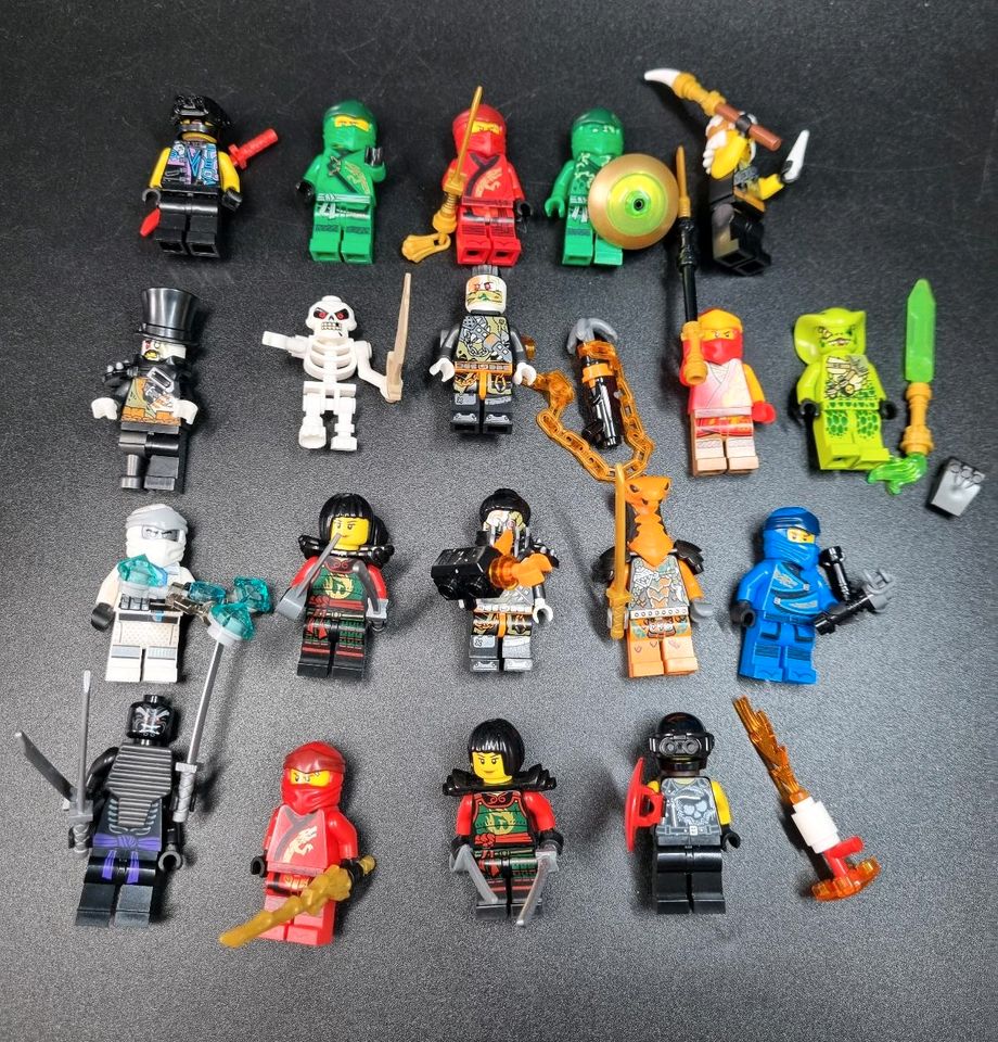 Lego Ninjago Figuren Set / Konvolut 19 Stk. in Leverkusen