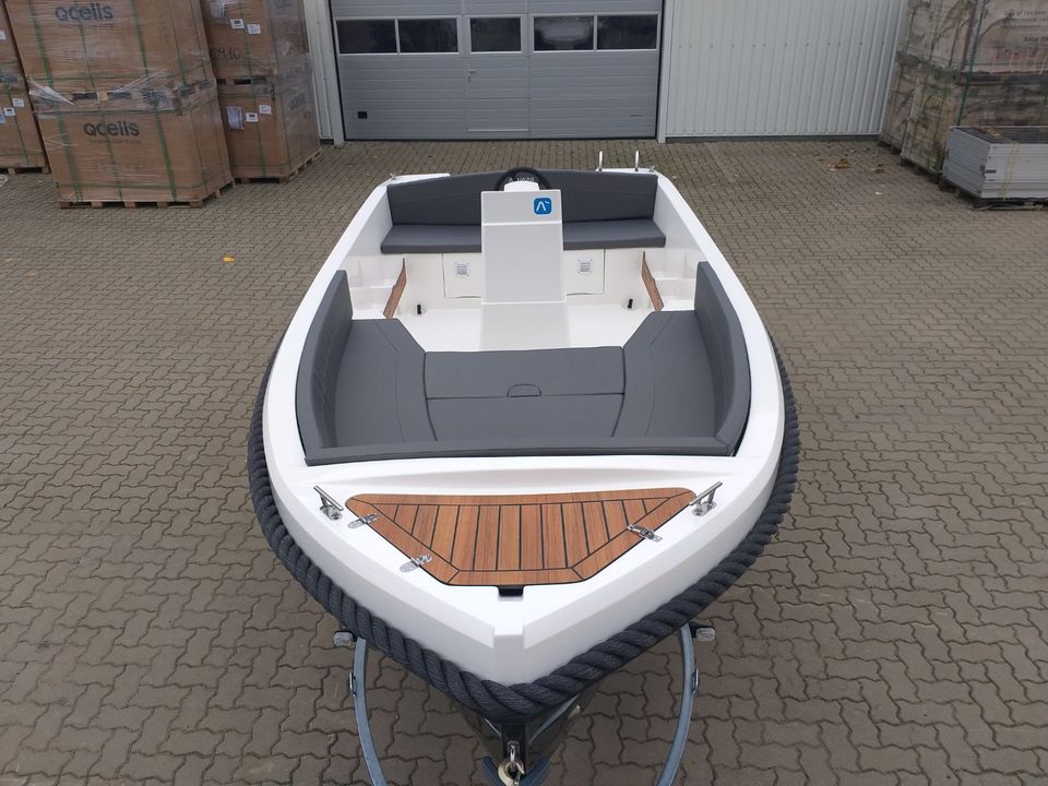 Motorboot REMUS 500 Konsolenboot Sloep Angelboot Neuboot Neu in Hohen Wangelin