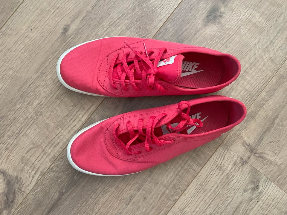 NIKE Damen Sneaker Stoffschuhe weiß Pink 38,5 in Mainz