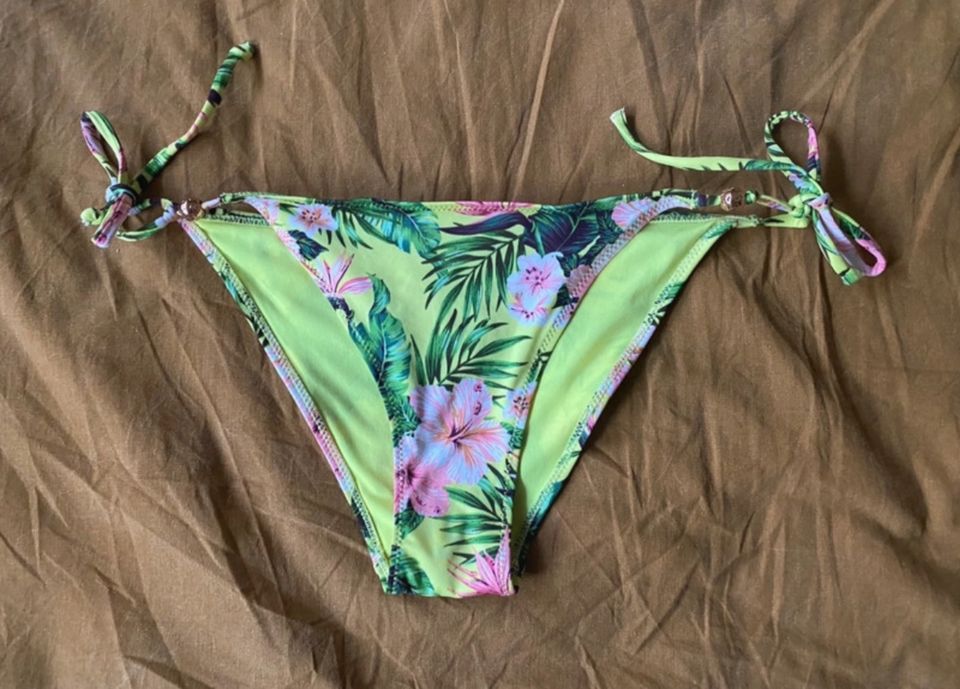 H&M Bikini gelb, grün bunt, rosa, Blumen Bunt in Nürnberg (Mittelfr)