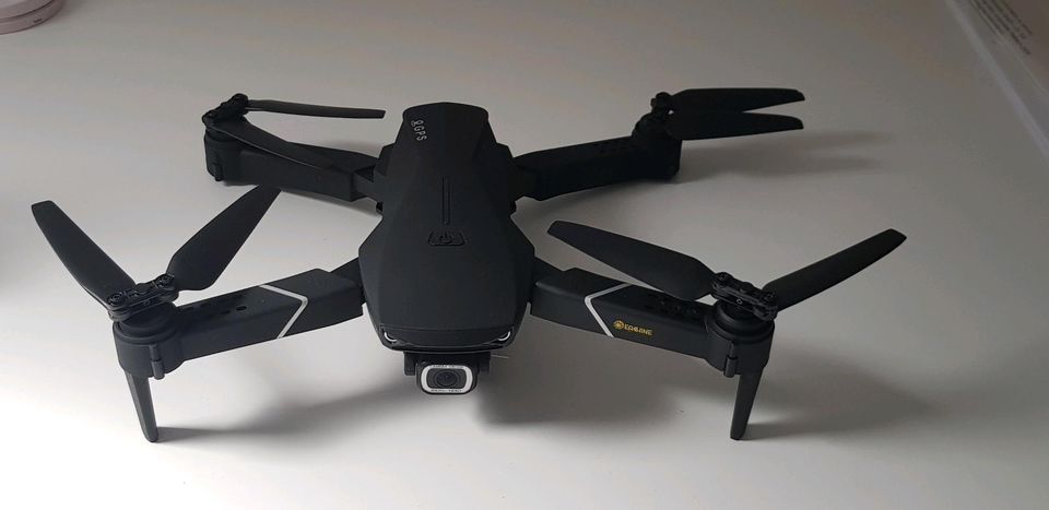 Drohne Eachine in Korb