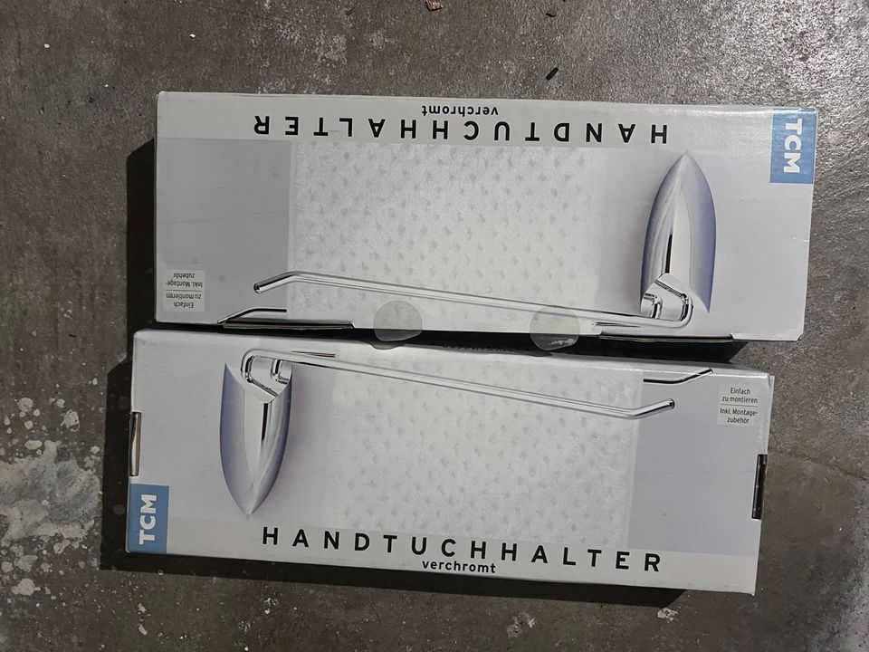 2x Neuwertige TCM Handtuchhalter zu verkaufen in Offenburg