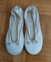 Isotoner Satin Ballerina Hausschuhe Slipper Gr.41 7,5-8 Champagne Bayern - Landsberg (Lech) Vorschau