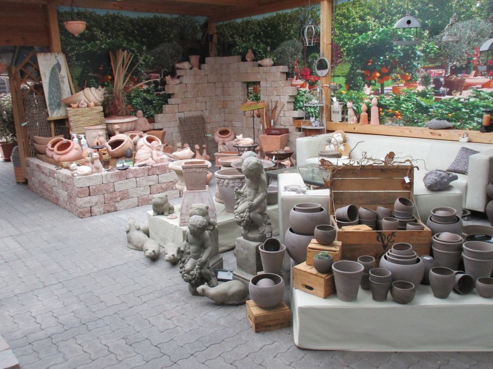 Terracotta,Terrakotta, Gartenfiguren, Pflanzkübel, Gartendeko, in Lingenfeld