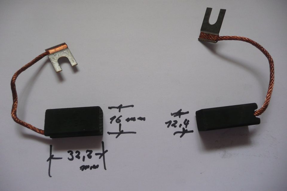 2 Stück Kohlebürsten mit Anschlussdraht / Öse 32,2 x 16 x 12,4 mm in Mering