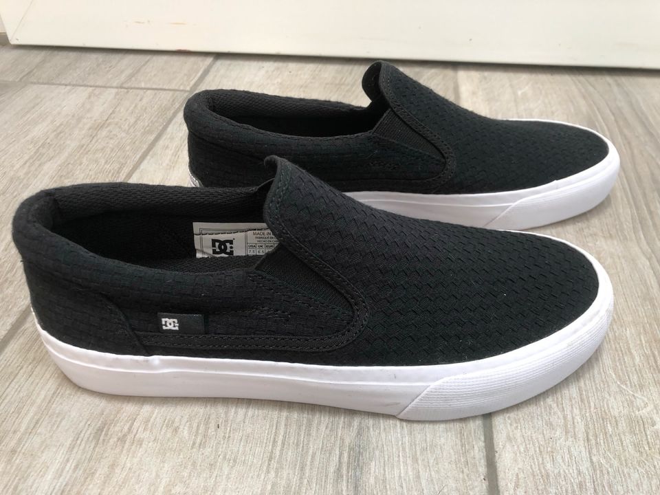 DC Sneaker Unisex 40 schwarz weiß neuwertig in Preetz