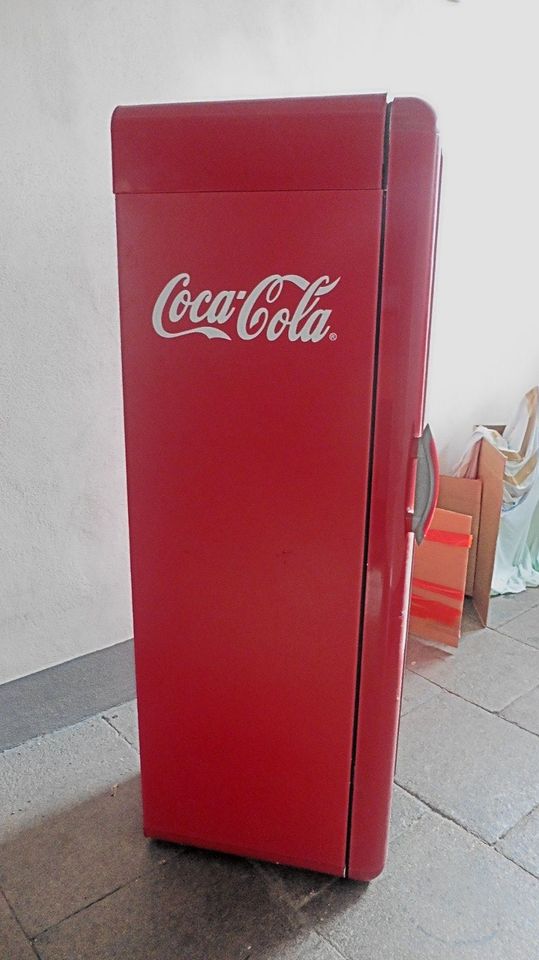 großer Coca Cola Kühlschrank Typ Retro in Bautzen