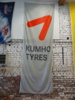 Fahne Banner Flagge Kumho Tyres Megagroß Reklame Männerhöhle Hessen - Bad Camberg Vorschau