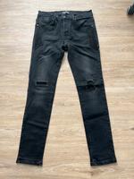 Zara Man Jeans Männer schwarz Risse gerissen 44 Hessen - Griesheim Vorschau