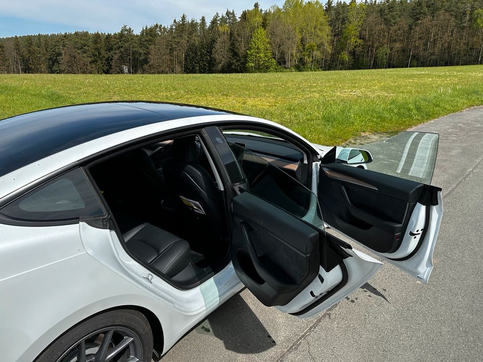 Tesla Model 3 Standard Range in Heinersreuth