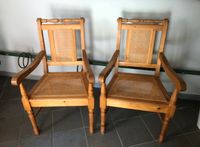 Zwei Stühle mit Armstürzen und Geflecht a‘ 80€ Hessen - Stockstadt Vorschau