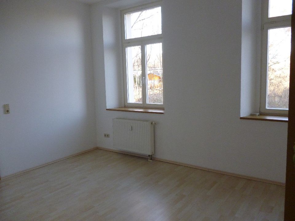 ruhige, sanierte kleine  2 Zimmer Wohnung in Seenähe in Regis-Breitingen