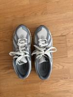 New Balance - Weiß / grau - wie neu - 40 München - Sendling Vorschau