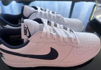 Nike neu Größe 47 Hamburg-Nord - Hamburg Uhlenhorst Vorschau
