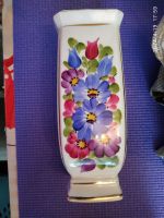 Porzellanvase mittelgroß weiß mit Blumenmotiven rundum Bayern - Marktredwitz Vorschau