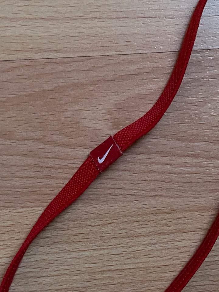 Nike Stirnband Rot Original in Lüneburg