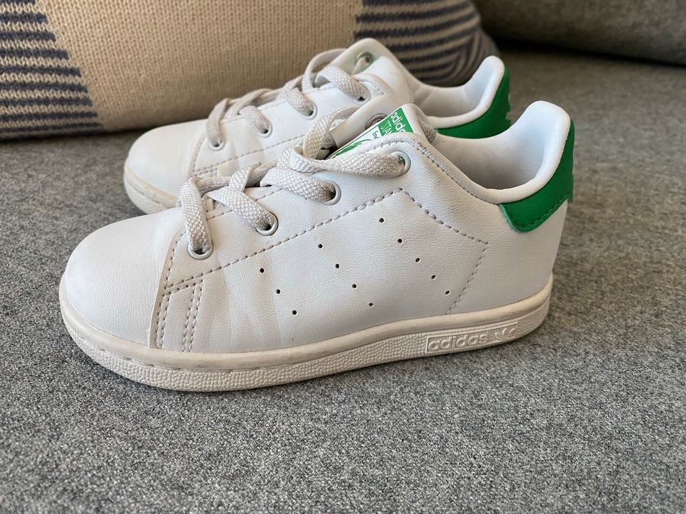 coole ADIDAS Kinder STAN SMITH weiß - grün Gr. 25 in Hamburg