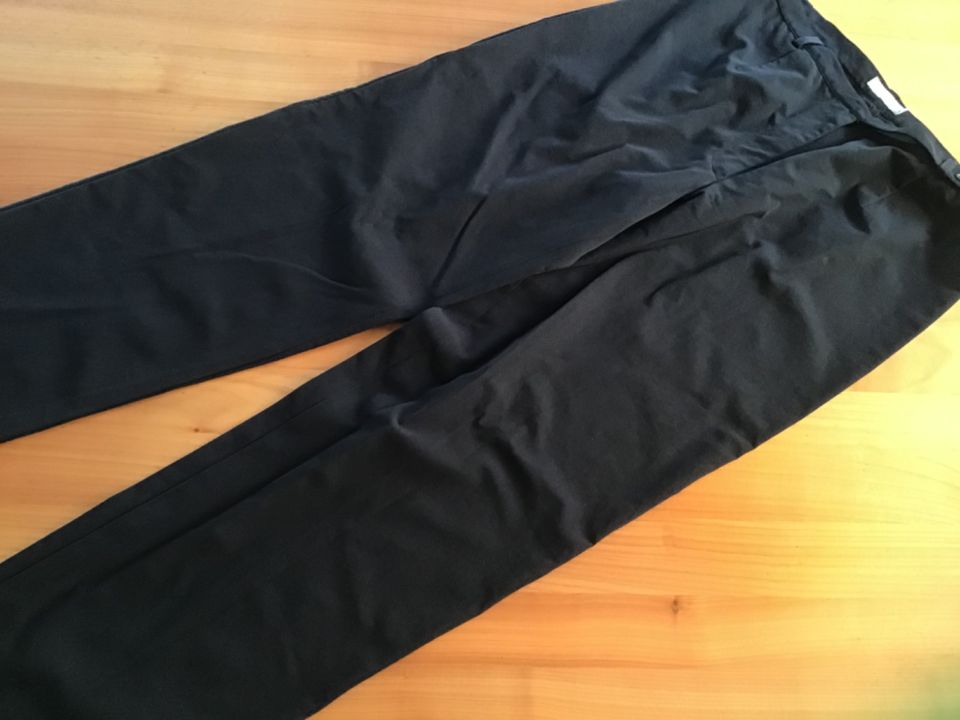 More&More: pflegeleichte schwarze Hose Gr.42 Schlichter Schnitt in Wedel