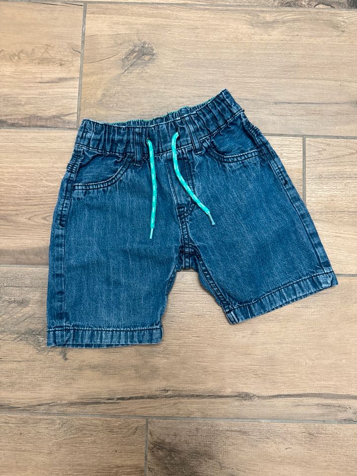 H&M Jeansshorts Gr.104 in Rheinbach