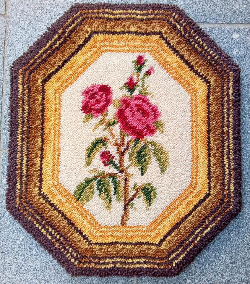 Knüpf-Wandbehang, mit Rosenmotiv, Handarbeit,  60 x 50 cm in Cleebronn