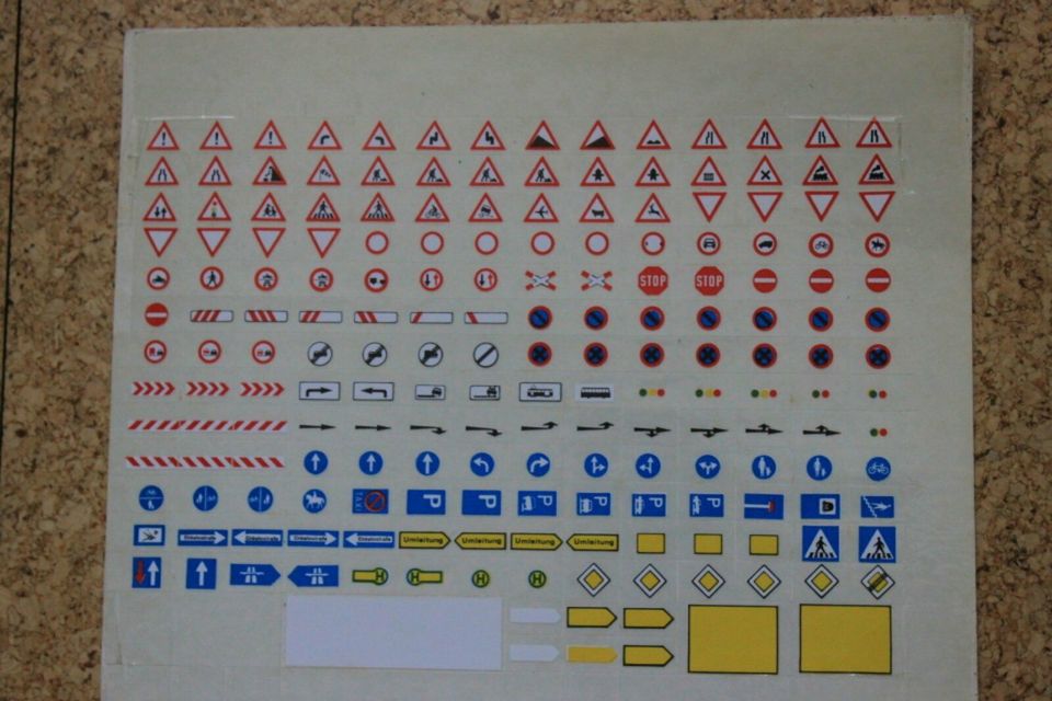 Verkehrsschilder Aufkleber 15 x 10 mm pro Verkehrszeichen in Augsburg