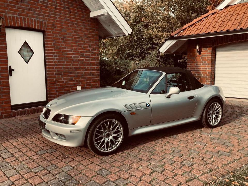 BMW Z3 Cabrio …Sommerfahrzeug…Verdeck neuwertig in Schortens