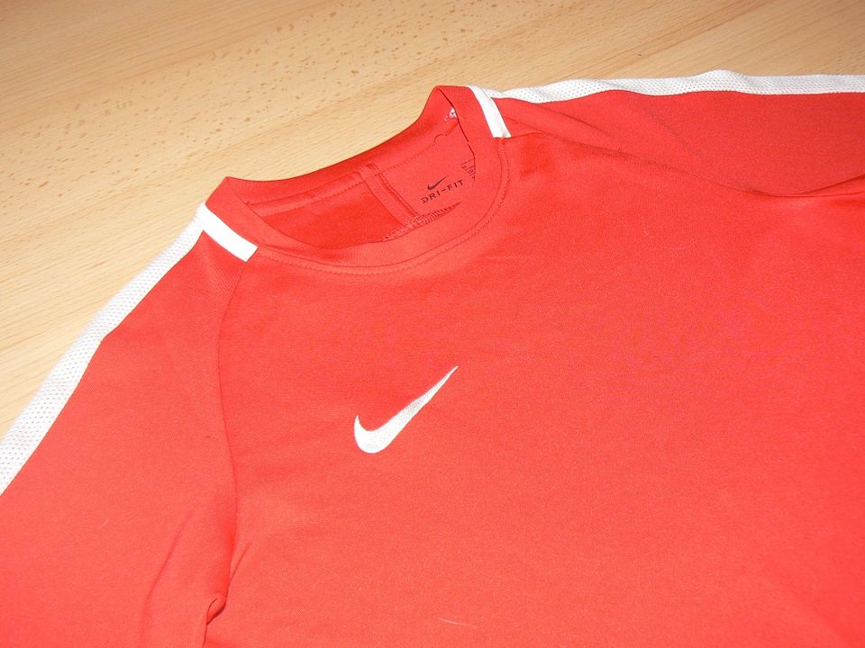Nike DRI-FIT Kinder T-Shirt 137-147 cm M Sport in Köln